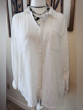 beachlunchlounge White Button-Down Gauze Shirt